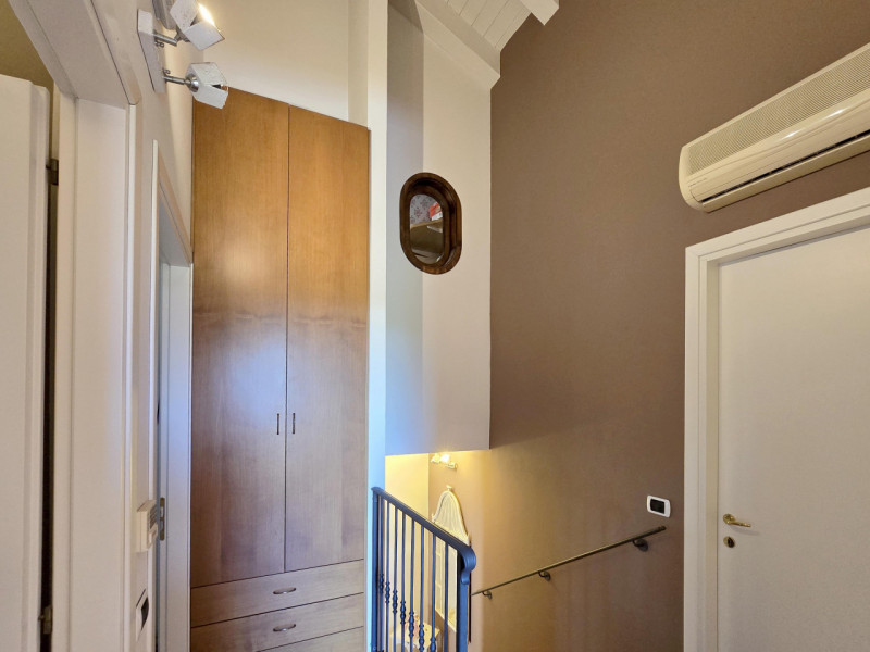 CARBONERA frazione Pezzan vendesi in complesso residenziale ampia villa a schiera di testa di 180...
