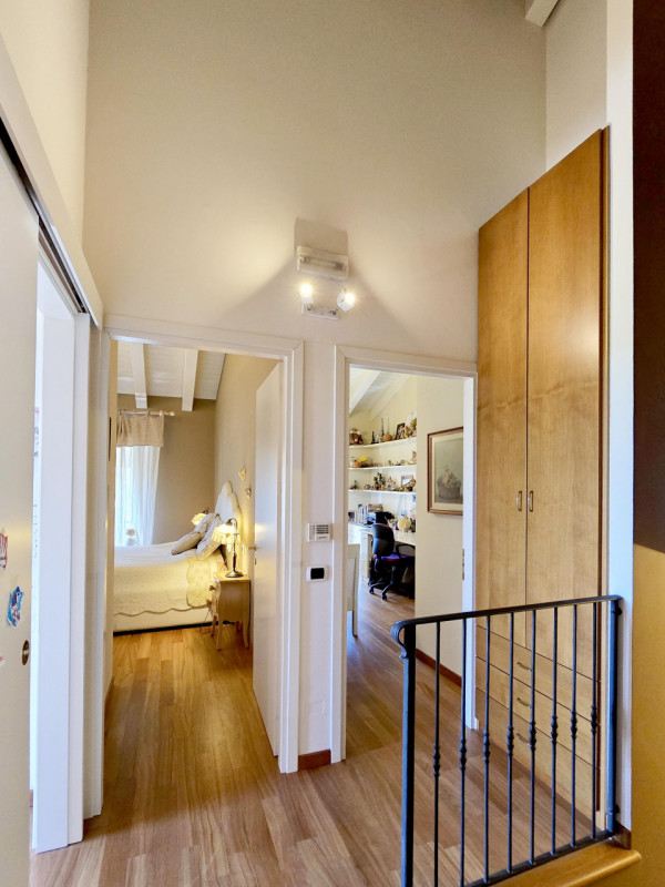 CARBONERA frazione Pezzan vendesi in complesso residenziale ampia villa a schiera di testa di 180...