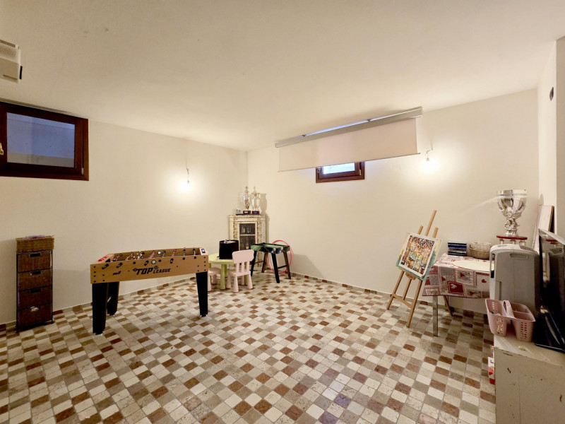 CARBONERA frazione Pezzan vendesi in complesso residenziale ampia villa a schiera di testa di 180...