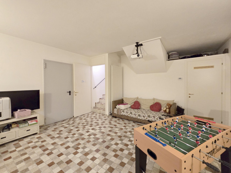 CARBONERA frazione Pezzan vendesi in complesso residenziale ampia villa a schiera di testa di 180...