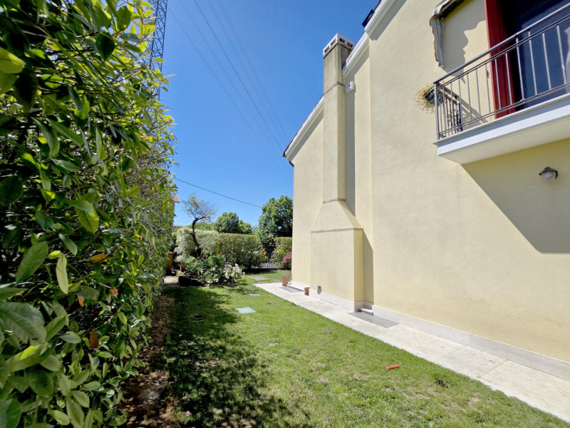 CARBONERA frazione Pezzan vendesi in complesso residenziale ampia villa a schiera di testa di 180...