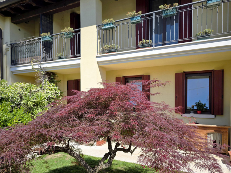 CARBONERA frazione Pezzan vendesi in complesso residenziale ampia villa a schiera di testa di 180...