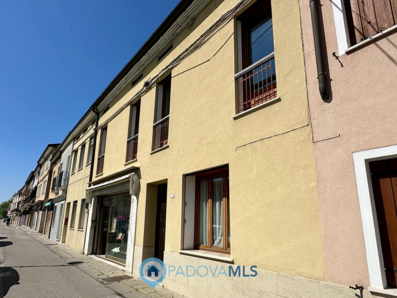 Immobile in esclusiva al Gruppo Padova MLS
proponiamo in vendita locale commerciale di circa 31 m...
