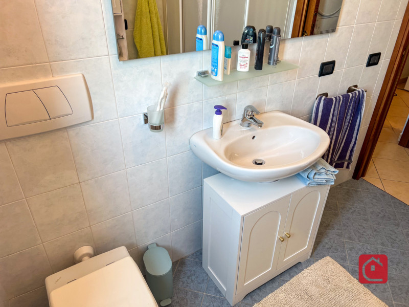 ANNUNCIO PER STUDENTI/RICERCATORI

Disponibile intero appartamento SOLO PER 3 PERSONE al piano pr...