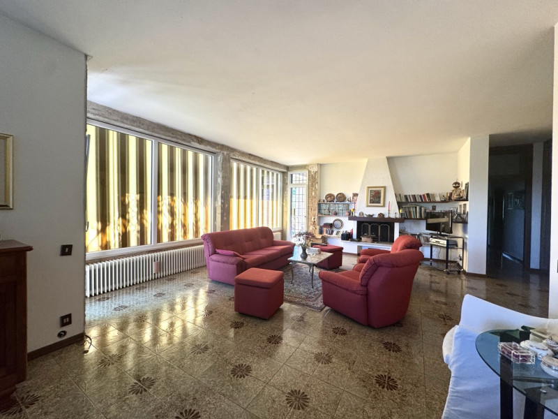 Villa singola con giardino e 7823 mq di bosco

Sogno Immobiliare Colceresa via Marconi 2 – 0424.1...