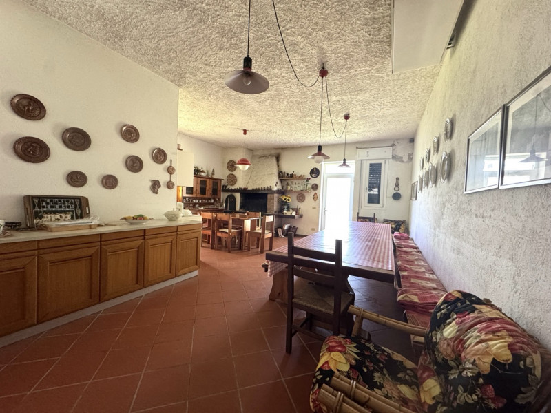 Villa singola con giardino e 7823 mq di bosco

Sogno Immobiliare Colceresa via Marconi 2 – 0424.1...