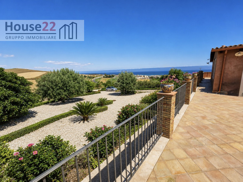 AGRIGENTO. Scopri l'incanto dell'Antico Podere, un agriturismo splendidamente ristrutturato situa...