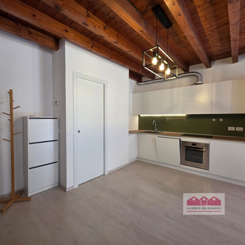 SOLO CONTRATTO CON RESIDENZA - VICENZA CENTRO STORICO: IN POSIZIONE CENTRALISSIMA, ELEGANTE MINI ...
