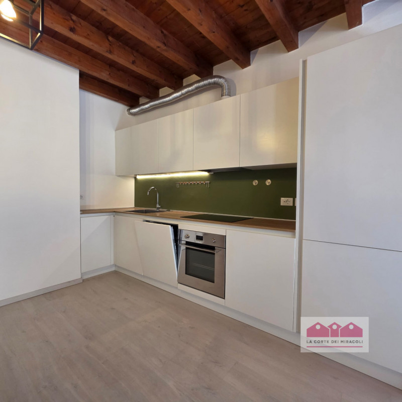 SOLO CONTRATTO CON RESIDENZA - VICENZA CENTRO STORICO: IN POSIZIONE CENTRALISSIMA, ELEGANTE MINI ...