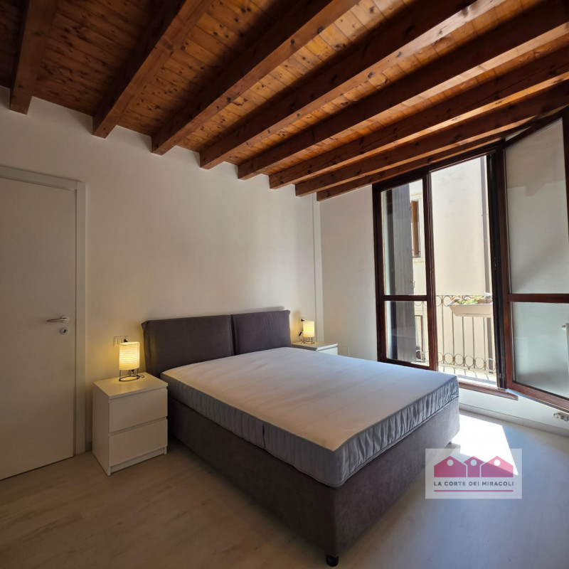 SOLO CONTRATTO CON RESIDENZA - VICENZA CENTRO STORICO: IN POSIZIONE CENTRALISSIMA, ELEGANTE MINI ...