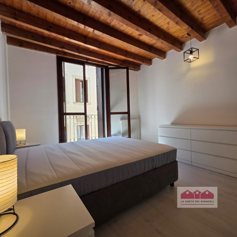 SOLO CONTRATTO CON RESIDENZA - VICENZA CENTRO STORICO: IN POSIZIONE CENTRALISSIMA, ELEGANTE MINI ...