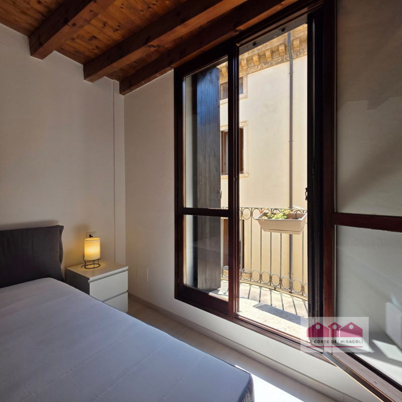 SOLO CONTRATTO CON RESIDENZA - VICENZA CENTRO STORICO: IN POSIZIONE CENTRALISSIMA, ELEGANTE MINI ...