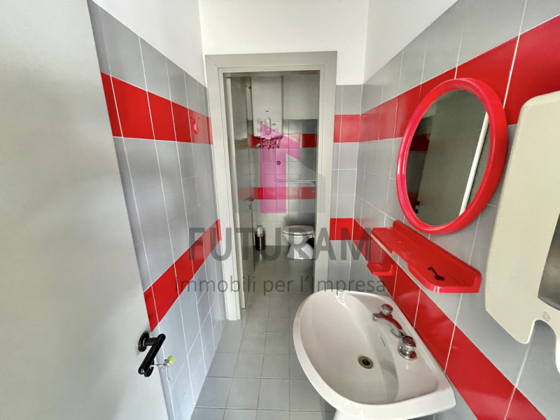 BRENDOLA- 58FIL - Per info 0444/310220

Proponiamo in AFITTO un capannone con negozio su due live...