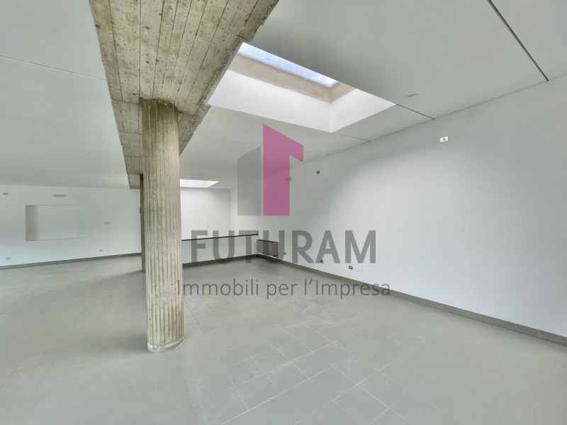 BRENDOLA- 58FIL - Per info 0444/310220

Proponiamo in AFITTO un capannone con negozio su due live...