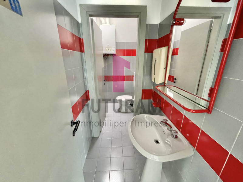 BRENDOLA- 58FIL - Per info 0444/310220

Proponiamo in AFITTO un capannone con negozio su due live...