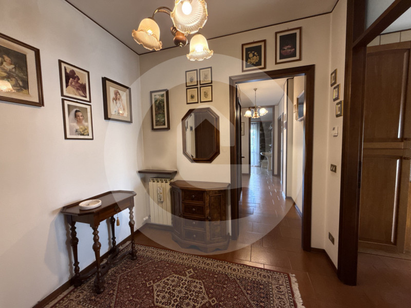 A due passi dal centro di Santa Giustina In Colle, proponiamo in vendita un comodo appartamento t...