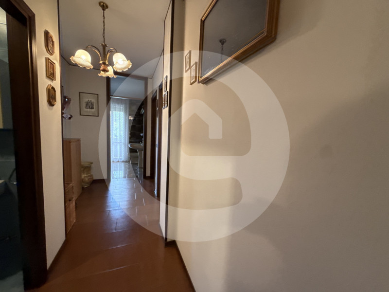 A due passi dal centro di Santa Giustina In Colle, proponiamo in vendita un comodo appartamento t...