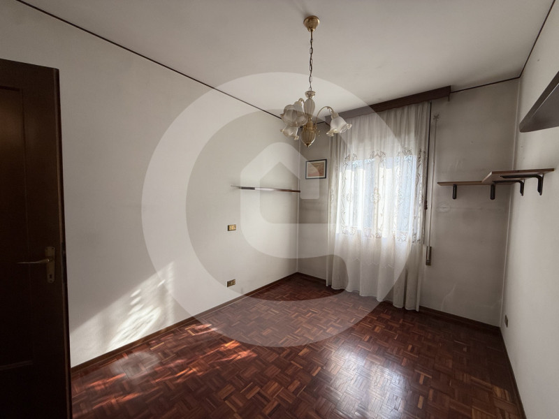A due passi dal centro di Santa Giustina In Colle, proponiamo in vendita un comodo appartamento t...