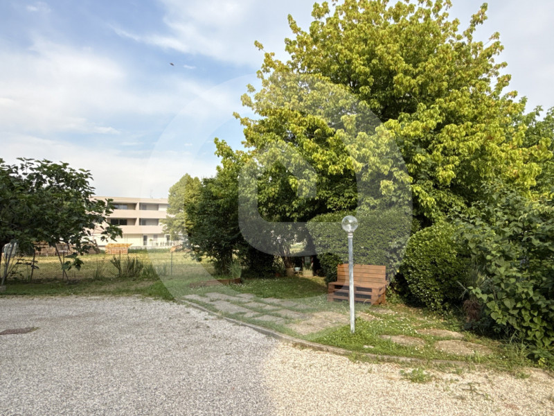 A due passi dal centro di Santa Giustina In Colle, proponiamo in vendita un comodo appartamento t...