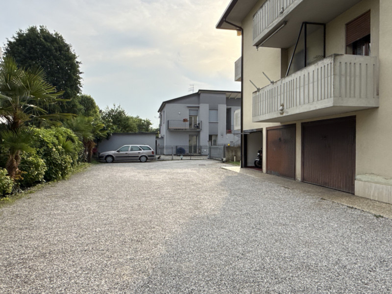 A due passi dal centro di Santa Giustina In Colle, proponiamo in vendita un comodo appartamento t...