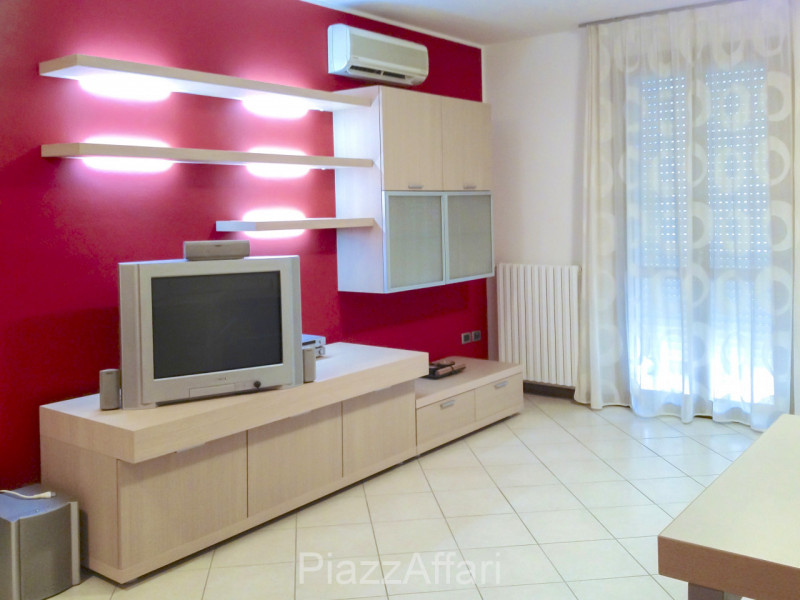 Proponiamo in vendita a Piove di Sacco interessante appartamento al piano primo composto di soggi...