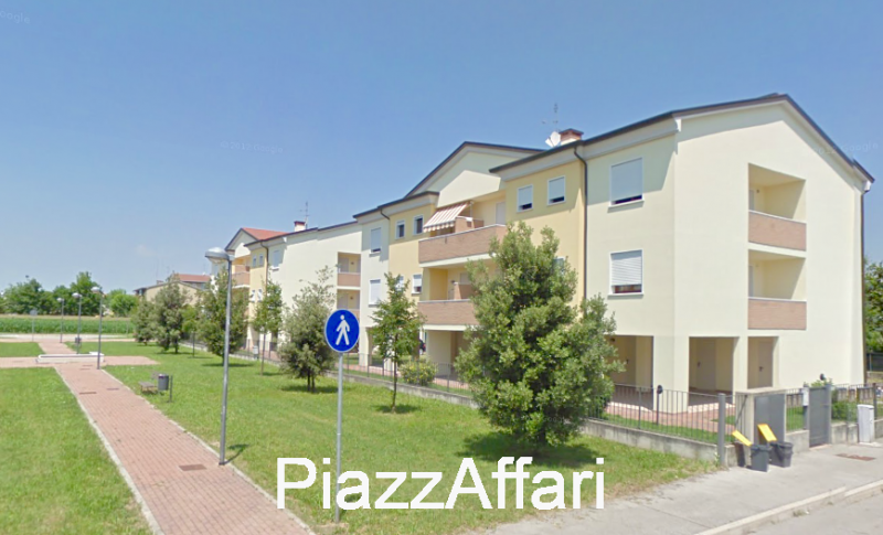 Proponiamo in vendita a Piove di Sacco interessante appartamento al piano primo composto di soggi...