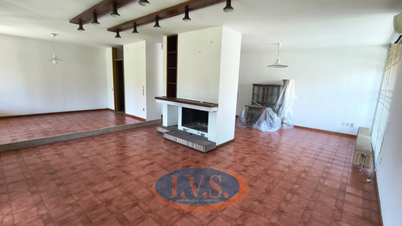 In  posizione tranquilla e riservata del paese di Limena, proponiamo in vendita una villa singola...