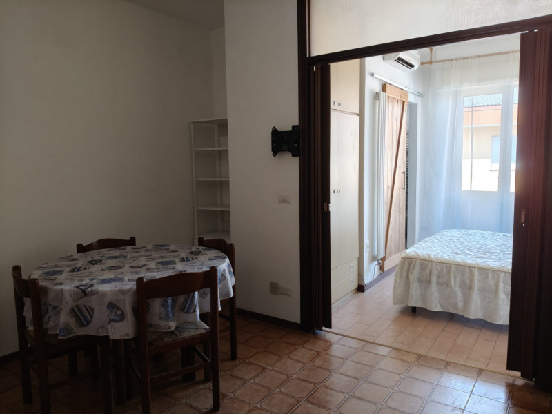 Proponiamo in affitto un grazioso appartamento monolocale di circa 30 mq, situato a Motta di Live...