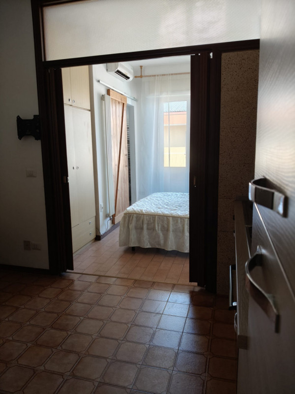 Proponiamo in affitto un grazioso appartamento monolocale di circa 30 mq, situato a Motta di Live...
