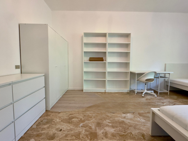 In contesto residenziale tranquillo e ben servito, proponiamo in affitto un posto letto all’inter...