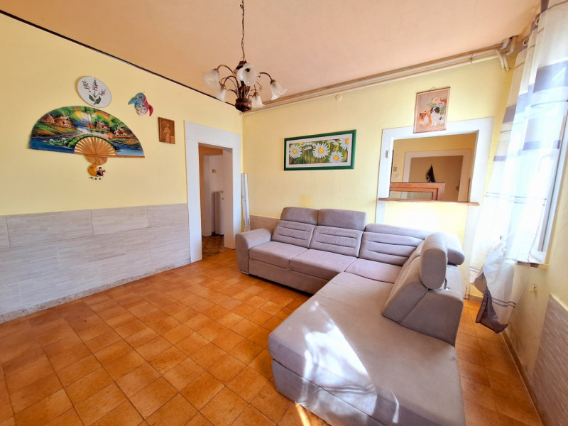 In posizione privilegiata nel centro di Cappella Maggiore questa bifamiliare, con una superficie ...