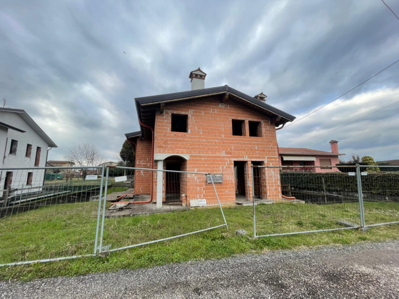 UBICAZIONE E CONTESTO
L’immobile è situato a Malo, in una zona tranquilla e residenziale immersa ...