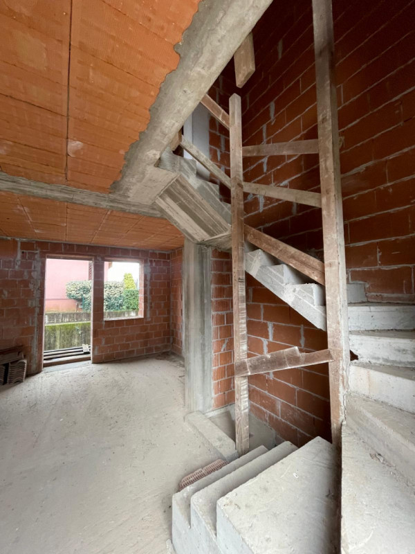 UBICAZIONE E CONTESTO
L’immobile è situato a Malo, in una zona tranquilla e residenziale immersa ...