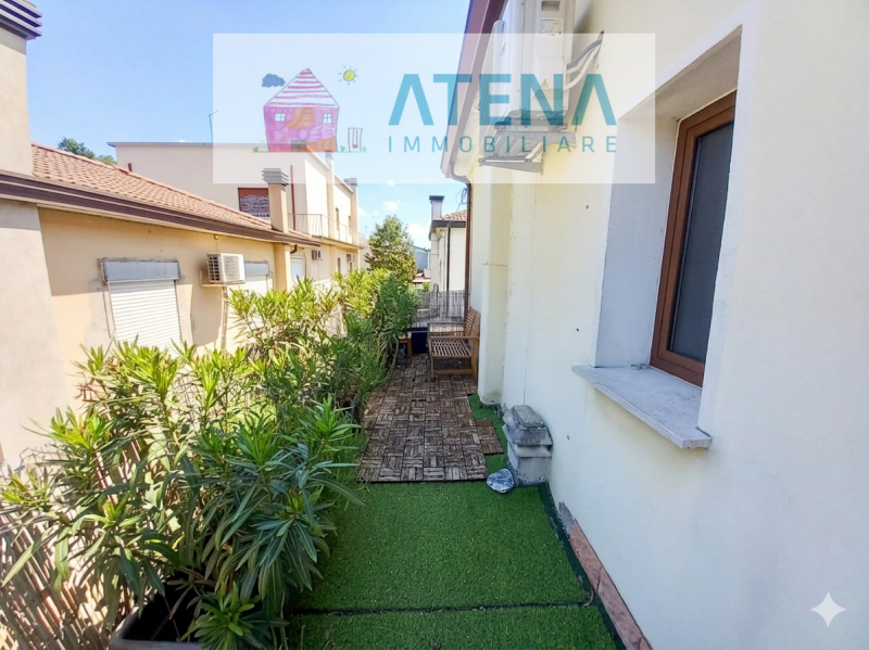 rif. 26625

PADOVA - ZONA PIOX - STANGA

Luminoso Appartamento Indipendente in Bifamiliare – Pron...