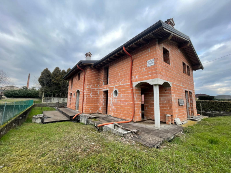 UBICAZIONE E CONTESTO
L’immobile è situato a Malo, in una zona tranquilla e residenziale, comoda ...