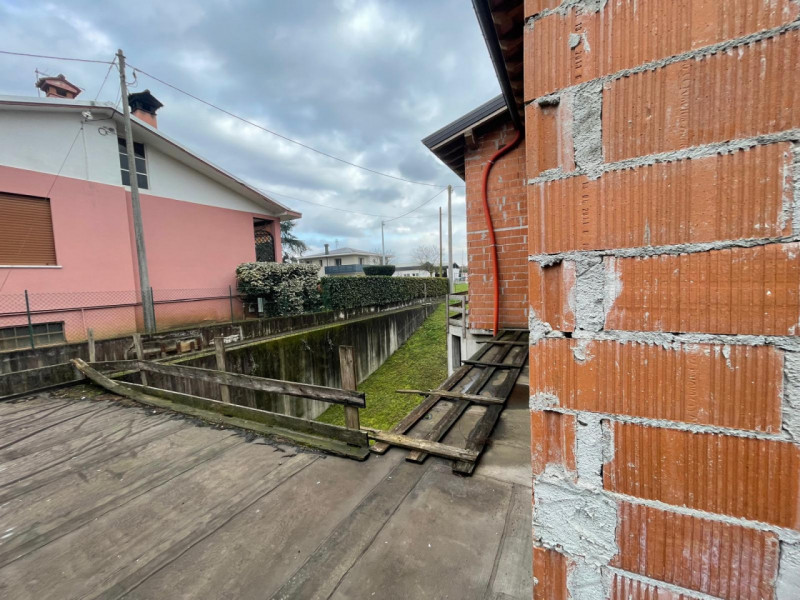 UBICAZIONE E CONTESTO
L’immobile è situato a Malo, in una zona tranquilla e residenziale, comoda ...