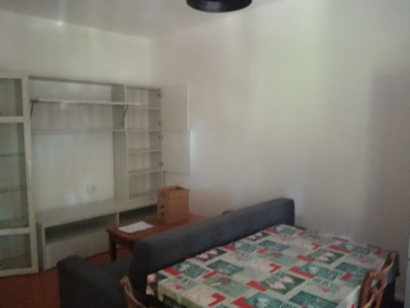 Chiesanuova - In zona interna, comoda ad ogni tipo di servizio, ampio miniappartamento al secondo...