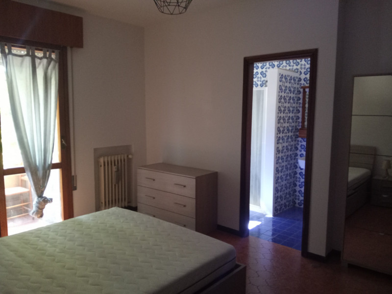 Chiesanuova - In zona interna, comoda ad ogni tipo di servizio, ampio miniappartamento al secondo...