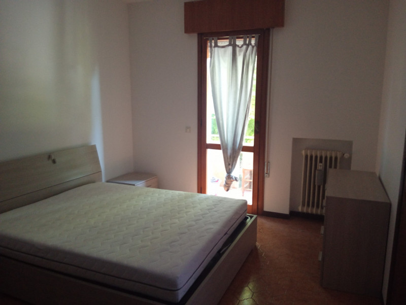 Chiesanuova - In zona interna, comoda ad ogni tipo di servizio, ampio miniappartamento al secondo...