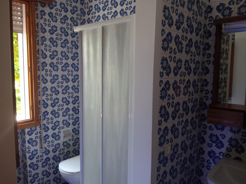 Chiesanuova - In zona interna, comoda ad ogni tipo di servizio, ampio miniappartamento al secondo...