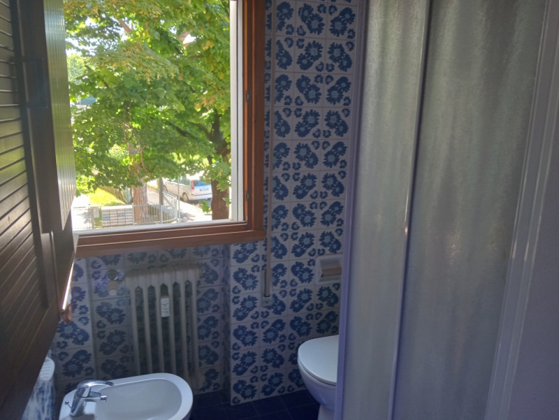 Chiesanuova - In zona interna, comoda ad ogni tipo di servizio, ampio miniappartamento al secondo...