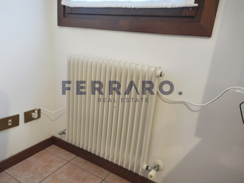 Carbonera, Mignagola. Codice YV3.

In una zona tranquilla e ben servita, poco distante dai serviz...