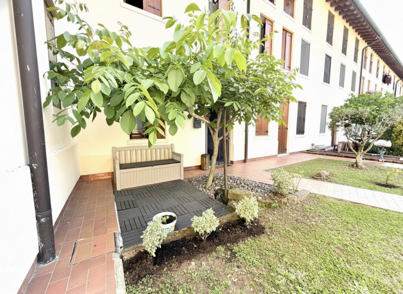 Nel centro storico di Malo, proponiamo in vendita una splendida casa a schiera porzione centrale,...