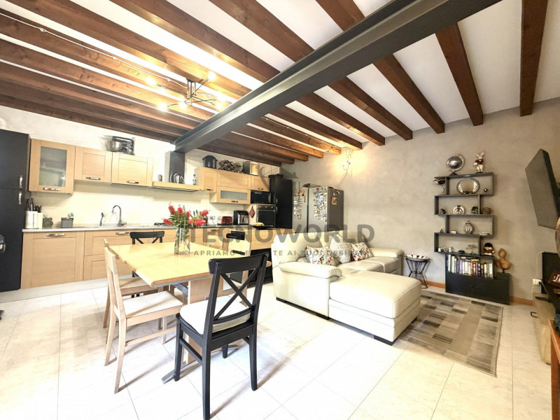 Nel centro storico di Malo, proponiamo in vendita una splendida casa a schiera porzione centrale,...