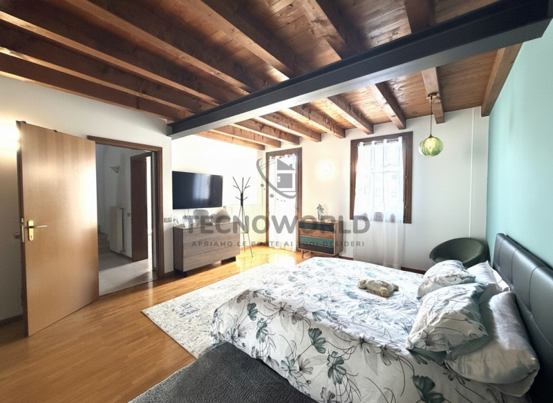 Nel centro storico di Malo, proponiamo in vendita una splendida casa a schiera porzione centrale,...