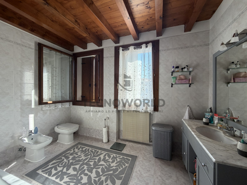 Nel centro storico di Malo, proponiamo in vendita una splendida casa a schiera porzione centrale,...