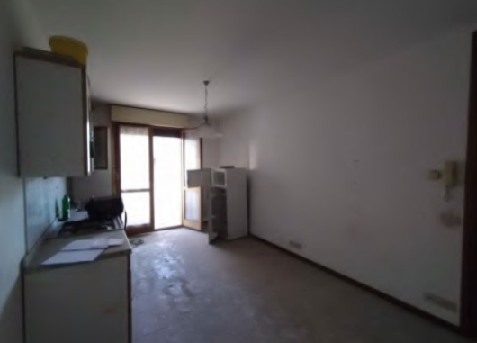 Rif. A.A.322-24

Vendita all'asta - appartamento al 1° piano con garage in data 10 luglio 2026

D...
