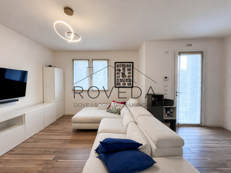 SILEA: CENTRO

RIFERIMENTO: SI5

L'agenzia Roveda Immobiliare ha il piacere di presentarvi in ven...