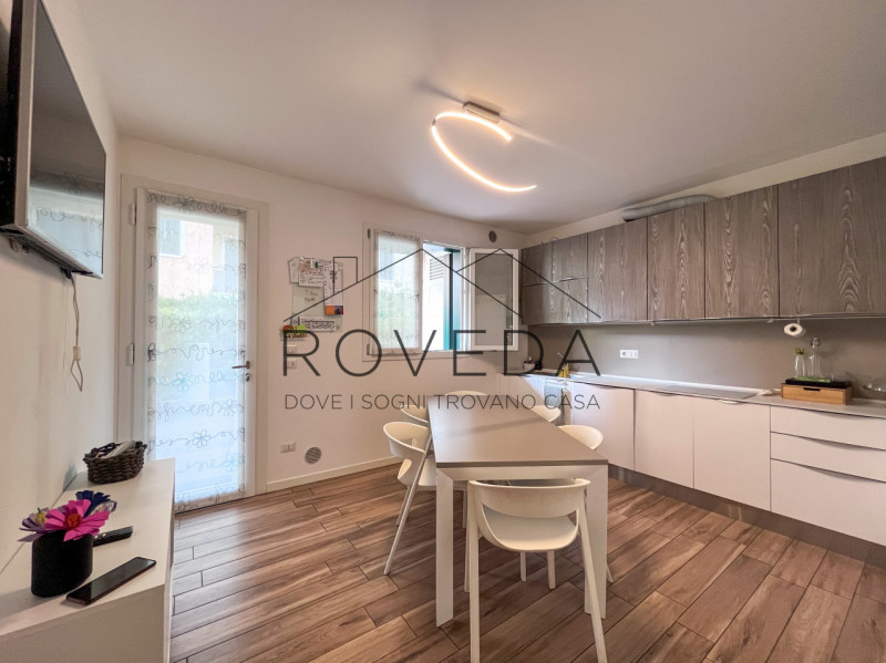 SILEA: CENTRO

RIFERIMENTO: SI5

L'agenzia Roveda Immobiliare ha il piacere di presentarvi in ven...