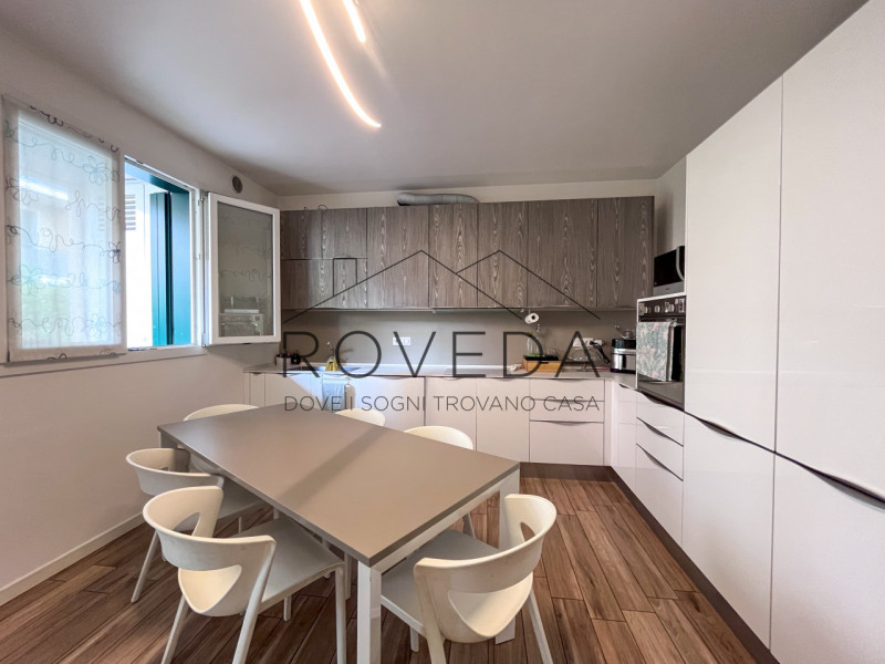 SILEA: CENTRO

RIFERIMENTO: SI5

L'agenzia Roveda Immobiliare ha il piacere di presentarvi in ven...